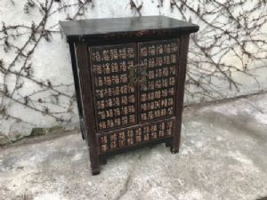 Kleiner Schrank im orientalischen Stil, schwarz lackiert - Restauriert (in Arbeit)_car 1527